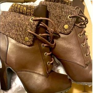 Size 7.5 heel booties open box great condition